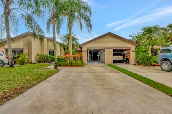 202 Meander, Royal Palm Beach, FL 33411