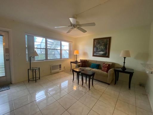 3 Kingswood A, West Palm Beach, FL 33417