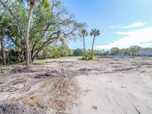 690 6th, Vero Beach, FL 32962