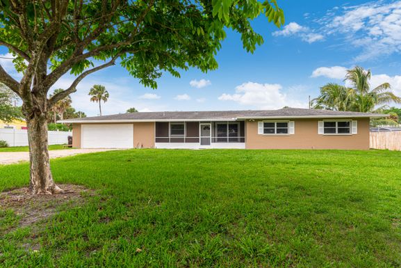 925 Osceola, Stuart, FL 34994