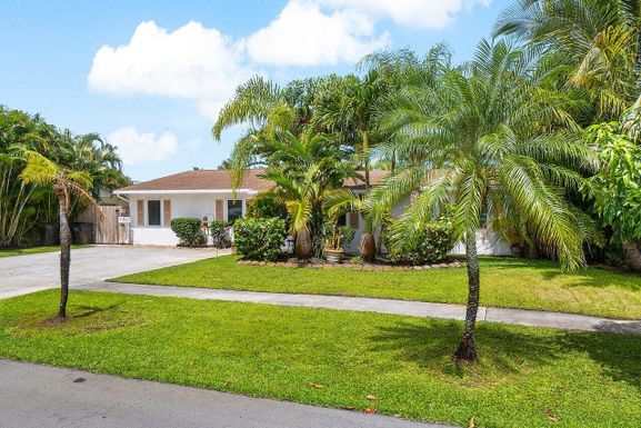 904 Ironwood, North Palm Beach, FL 33408