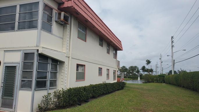 25 Saxony A, Delray Beach, FL 33446