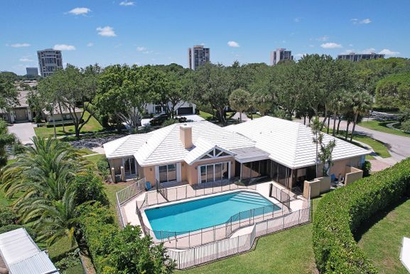 8 Interlachen, West Palm Beach, FL 33401