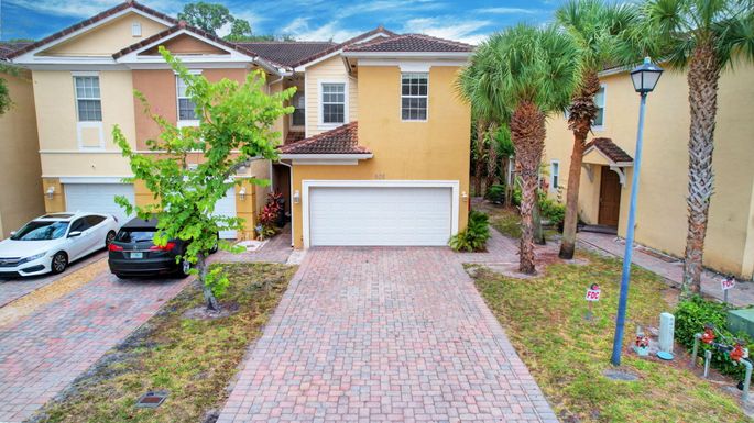 905 Pipers Cay, West Palm Beach, FL 33415
