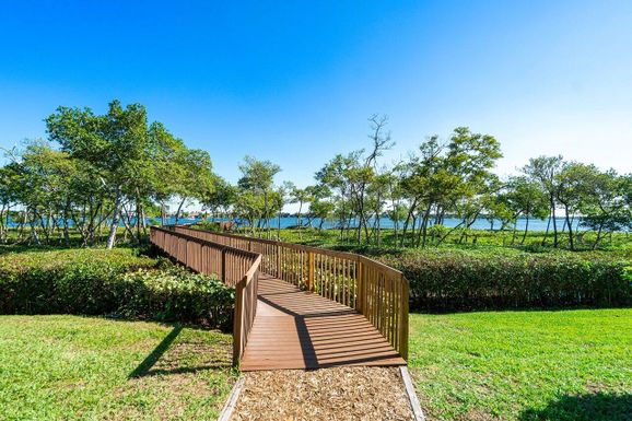 92 Lakeshore, Hypoluxo, FL 33462