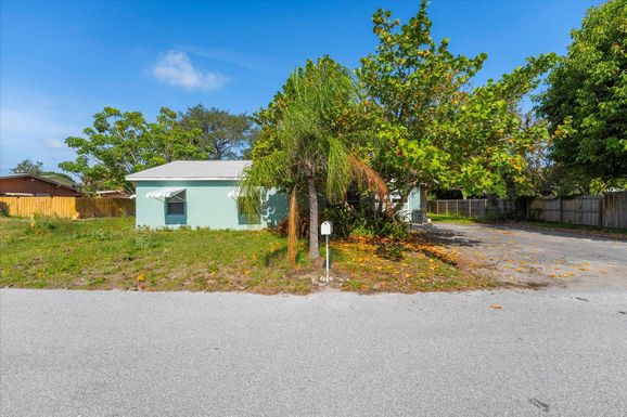 1050 Wright, Jensen Beach, FL 34957