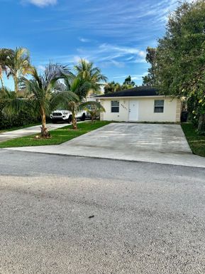 4942 Dillon, Greenacres, FL 33463