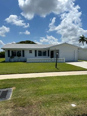 1011 18, Boynton Beach, FL 33426