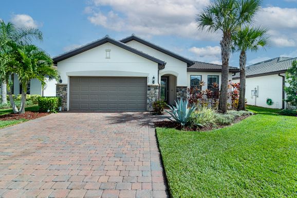 827 Villandry, Port Saint Lucie, FL 34984