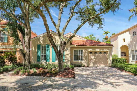 76 Via Verona, Palm Beach Gardens, FL 33418