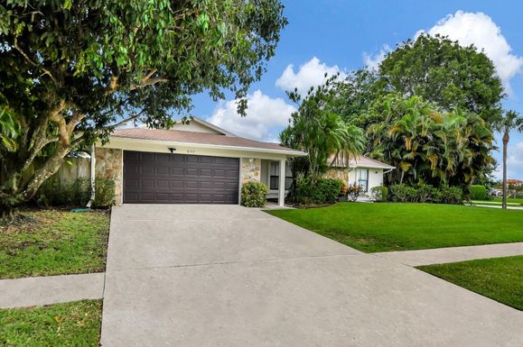 8146 Rose Marie, Boynton Beach, FL 33472