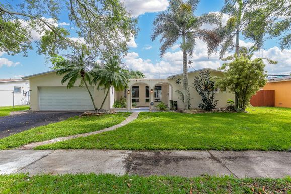 8829 49, Cooper City, FL 33328