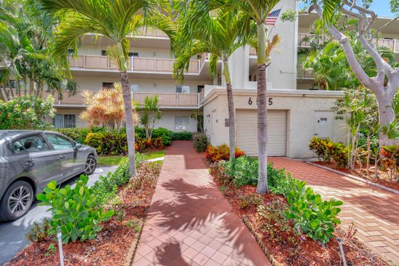 6515 Kensington, Delray Beach, FL 33446