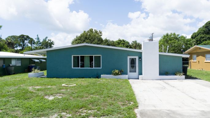 1013 Hispana, Fort Pierce, FL 34982