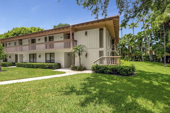 106 Brackenwood, Palm Beach Gardens, FL 33418