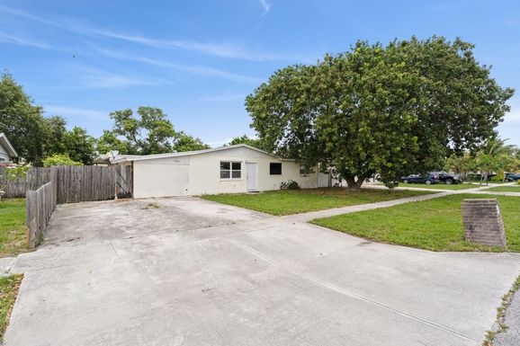 5805 Elder, West Palm Beach, FL 33415