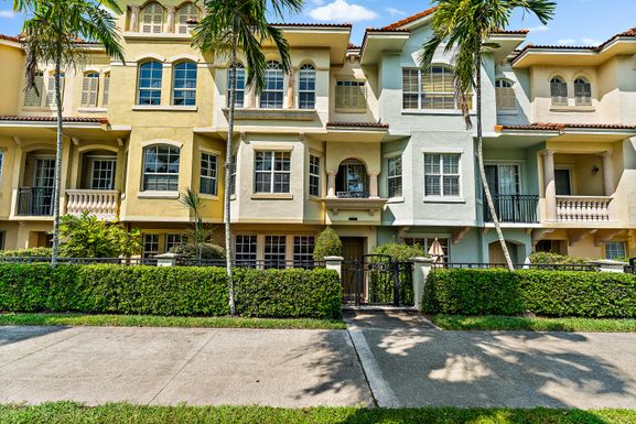 2558 Gardens, Palm Beach Gardens, FL 33410