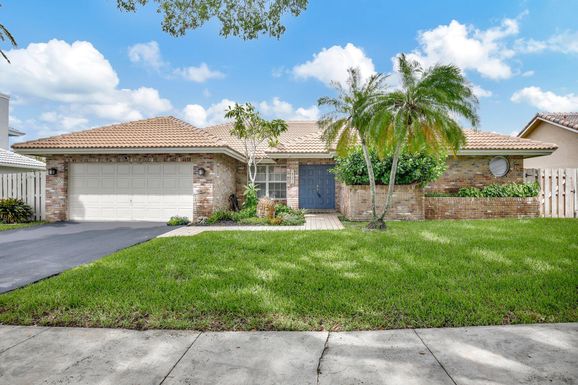 820 Somerset, Davie, FL 33325