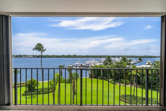 124 Lakeshore, North Palm Beach, FL 33408