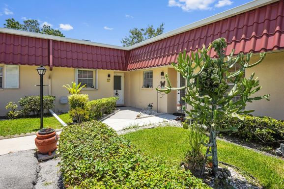 301 Cape Cod, Lake Worth, FL 33467