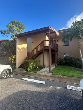 1104 Lakeview Dr E, Royal Palm Beach, FL 33411