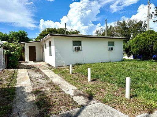 5712 Pinewood, West Palm Beach, FL 33407