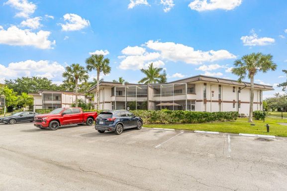 3 Greenway, Royal Palm Beach, FL 33411