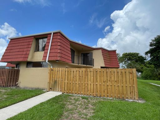 8182 Thames, Boca Raton, FL 33433