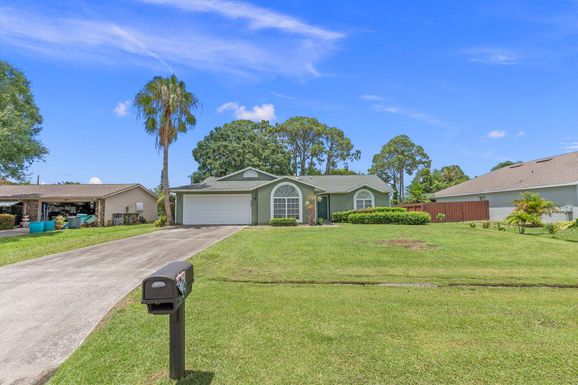 739 Evergreen, Port Saint Lucie, FL 34983