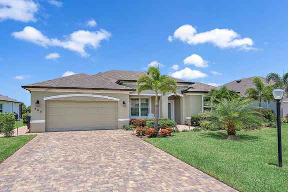 447 Vista Lake, Port Saint Lucie, FL 34953