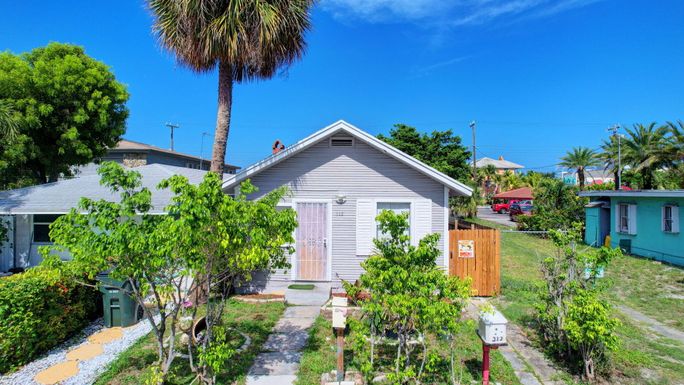 312 H, Lake Worth Beach, FL 33460