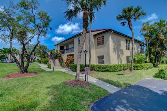 21219 Lago, Boca Raton, FL 33433