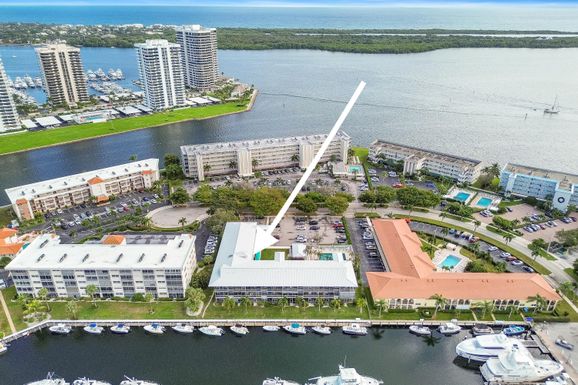 37 Yacht Club, North Palm Beach, FL 33408