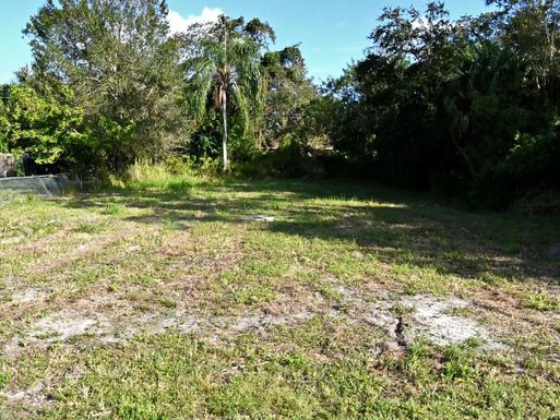 2204 45th, Fort Pierce, FL 34946