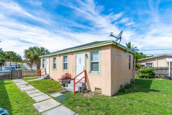 320 Swain, Greenacres, FL 33463