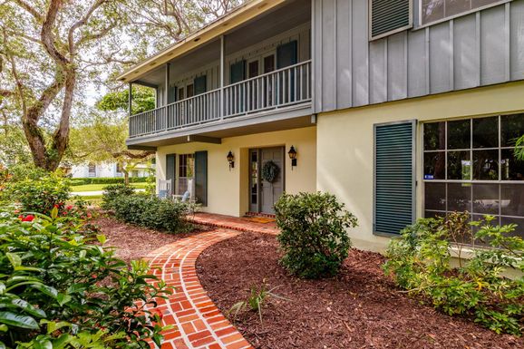 240 Live Oak, Vero Beach, FL 32963