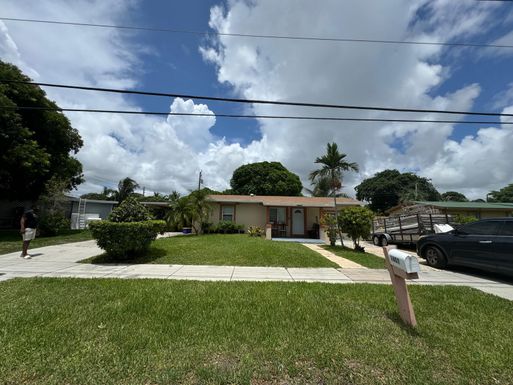 1607 4th, Boynton Beach, FL 33435