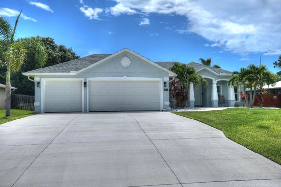 1444 Bevan, Sebastian, FL 32958