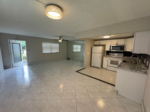 195 Brittany E, Delray Beach, FL 33446