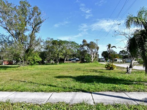 2808 Avenue B, Fort Pierce, FL 34947