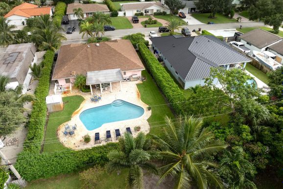 1912 Antigua, Lake Clarke Shores, FL 33406