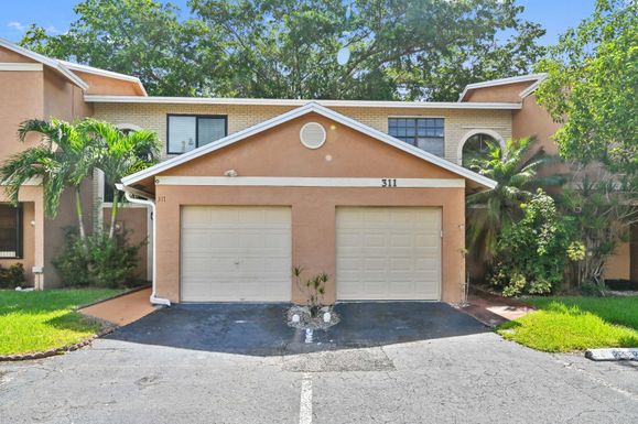 317 103rd, Pembroke Pines, FL 33026