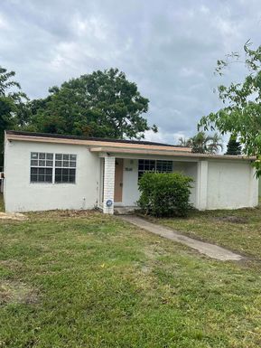 5840 Banana, West Palm Beach, FL 33413