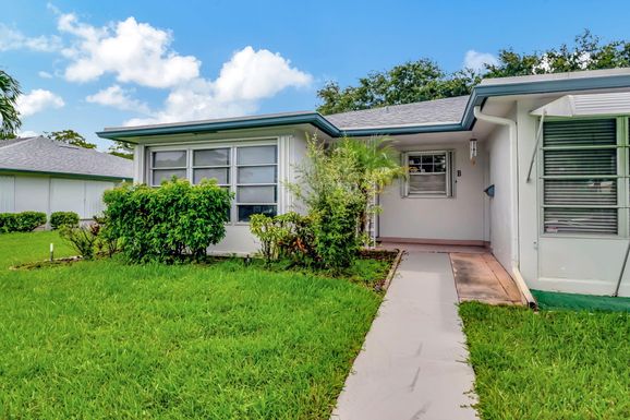 1217 Drive, Delray Beach, FL 33445