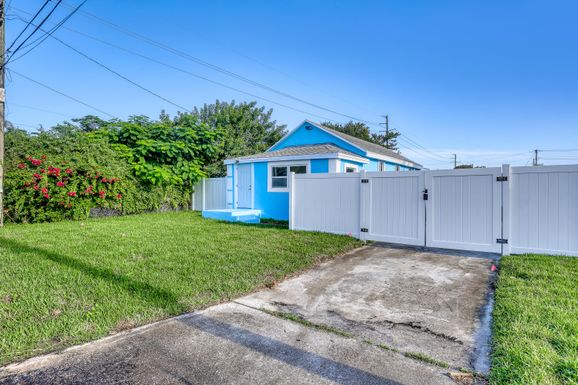 180 15th Street, Riviera Beach, FL 33404