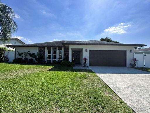 5052 Woodstone, Lake Worth, FL 33463