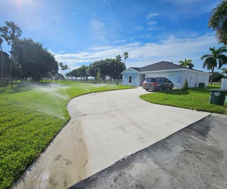 156 Dabou, Belle Glade, FL 33430