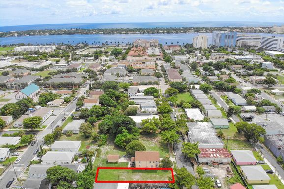 547 17th, West Palm Beach, FL 33407