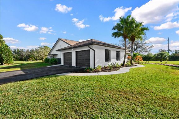 16748 Fox Trail, Loxahatchee, FL 33470