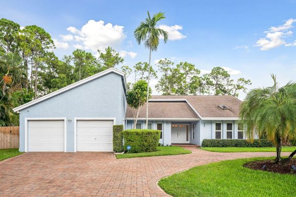 35 Saint Davids, Wellington, FL 33414